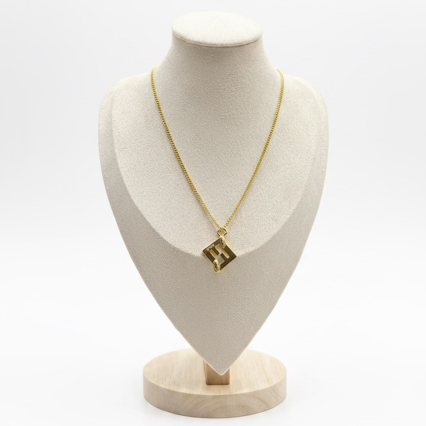 FENDI NECKLACE GOLD